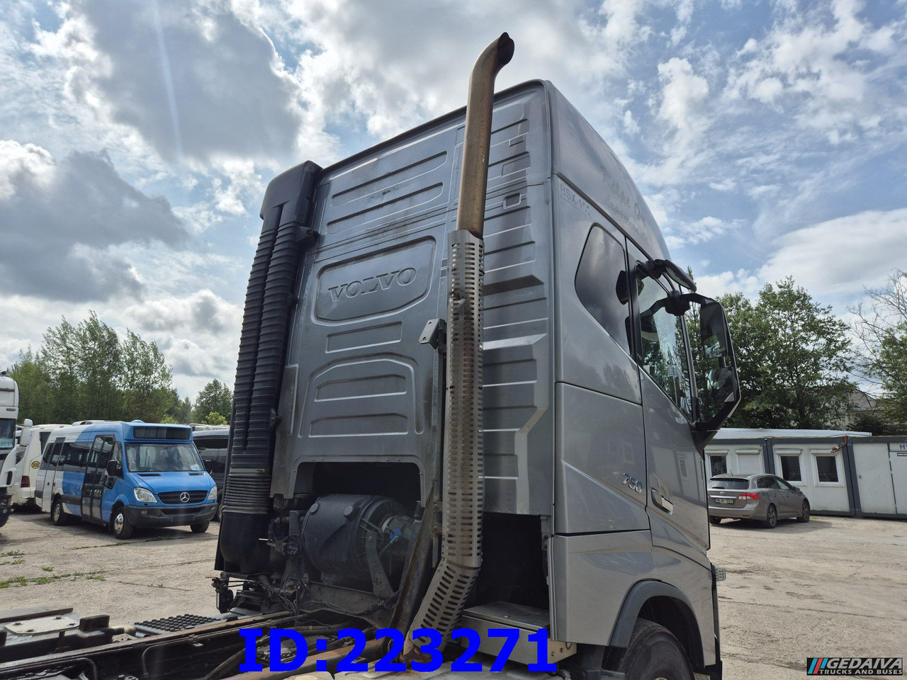 VOLVO FH16 750HP 8x4 (Steering axle / 2 axles lifting) - Camion grumier: photos 5 VOLVO FH16 750HP 8x4 (Steering axle / 2 axles lifting) - Camion grumier: photos 5