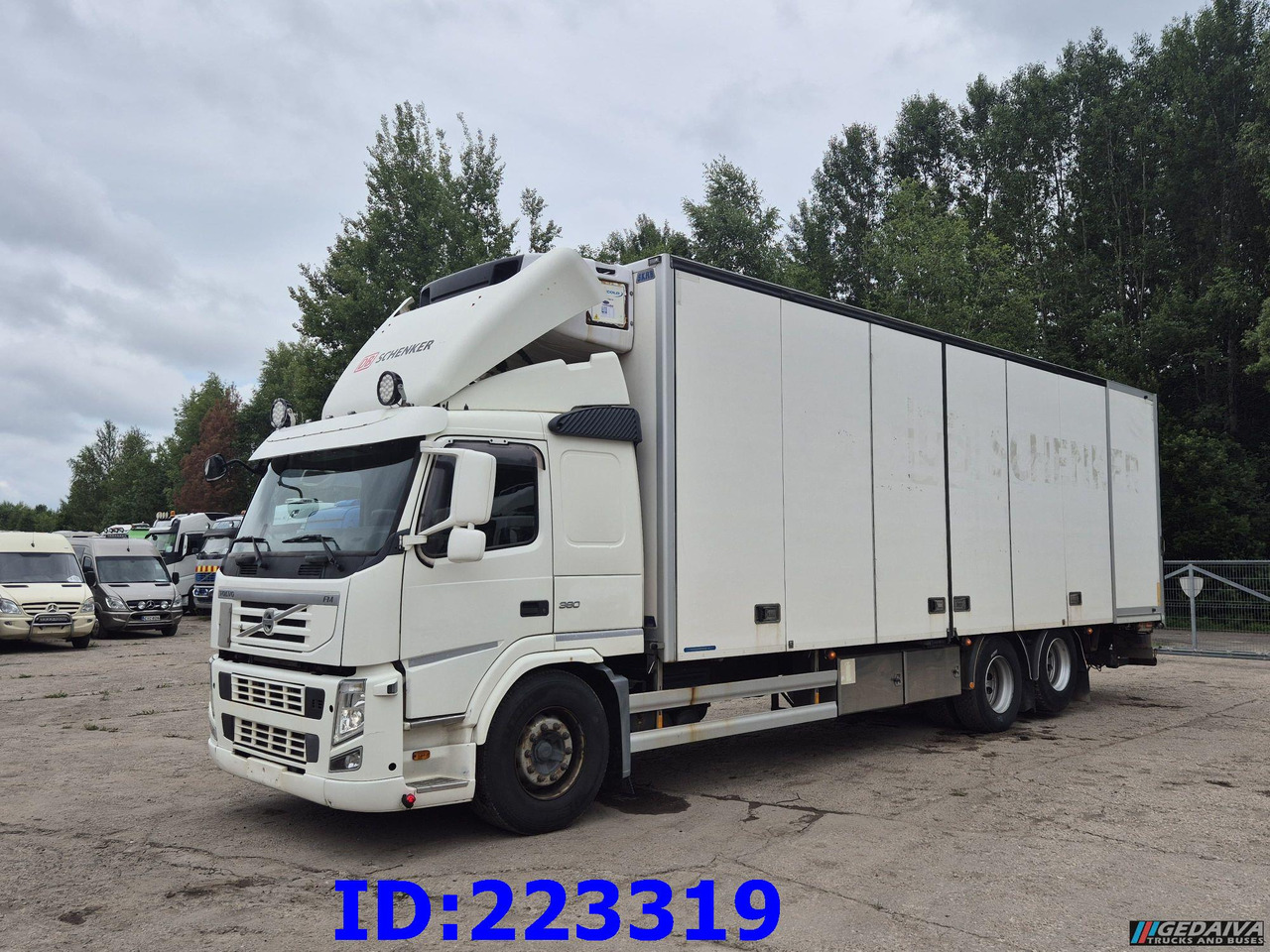 VOLVO FM13 380HP 6x2 Euro5 - Open side box - Camion frigorifique: photos 1 VOLVO FM13 380HP 6x2 Euro5 - Open side box - Camion frigorifique: photos 1