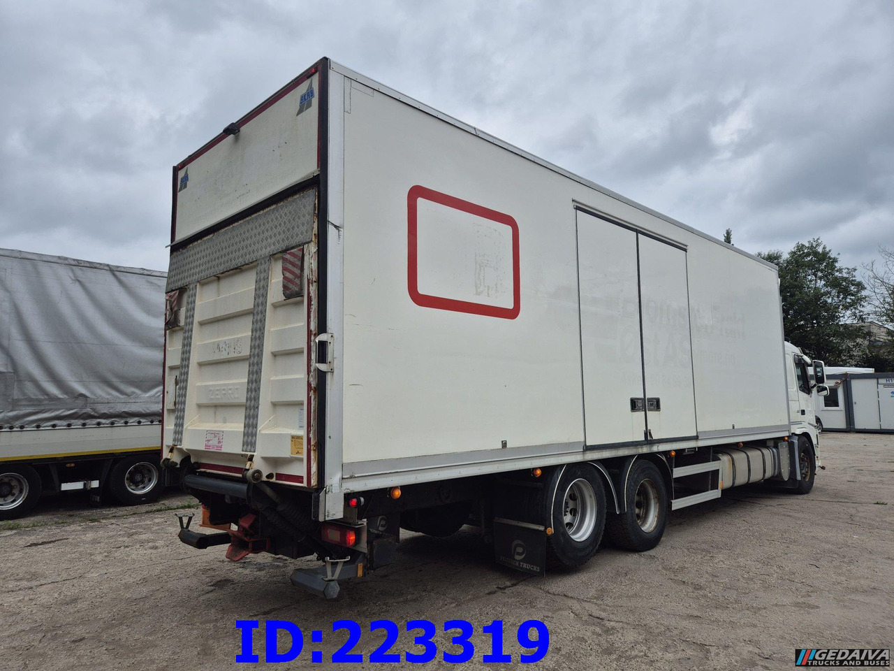 VOLVO FM13 380HP 6x2 Euro5 - Open side box - Camion frigorifique: photos 5 VOLVO FM13 380HP 6x2 Euro5 - Open side box - Camion frigorifique: photos 5