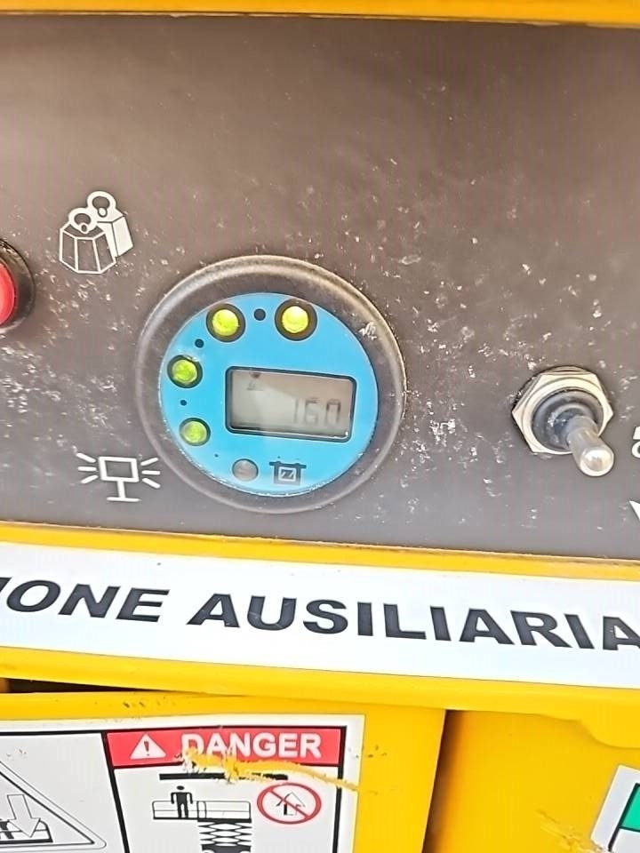 Haulotte Compact 10 N  - Nacelle ciseaux: photos 4 Haulotte Compact 10 N  - Nacelle ciseaux: photos 4