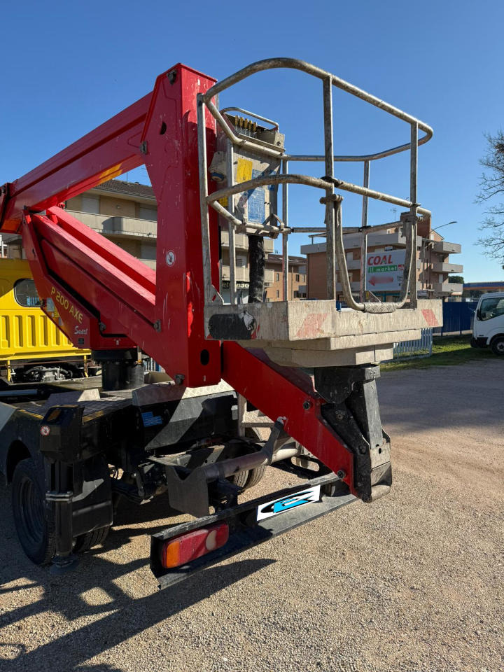 - Camion avec nacelle: photos 3 - Camion avec nacelle: photos 3