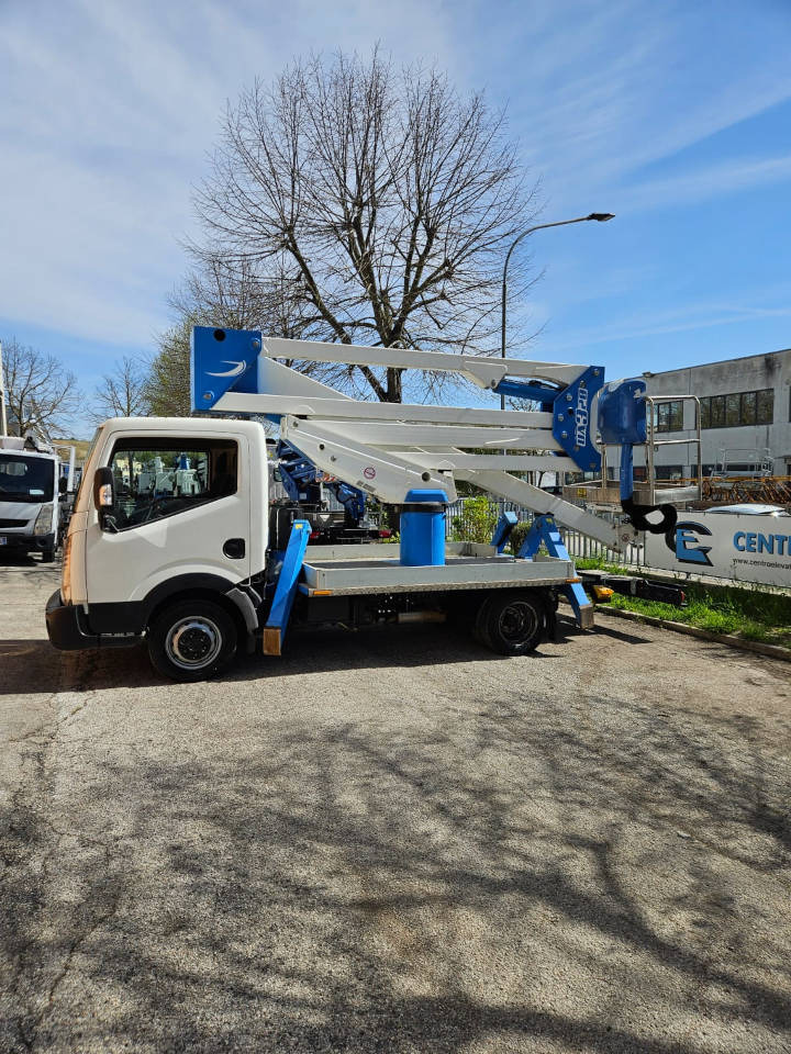 SOCAGE DA 320 - Camion avec nacelle: photos 1 SOCAGE DA 320 - Camion avec nacelle: photos 1