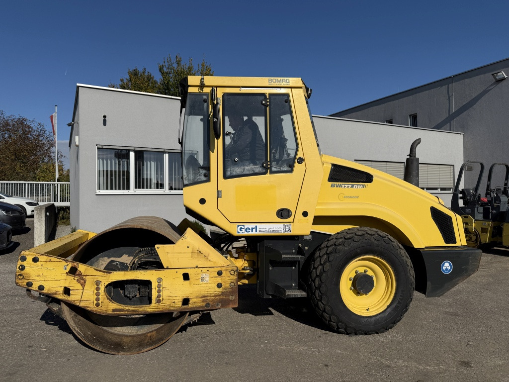 Bomag BW 177DH-4 (111742) - Compacteur à pieds de mouton/ Monocylindre: photos 1 Bomag BW 177DH-4 (111742) - Compacteur à pieds de mouton/ Monocylindre: photos 1