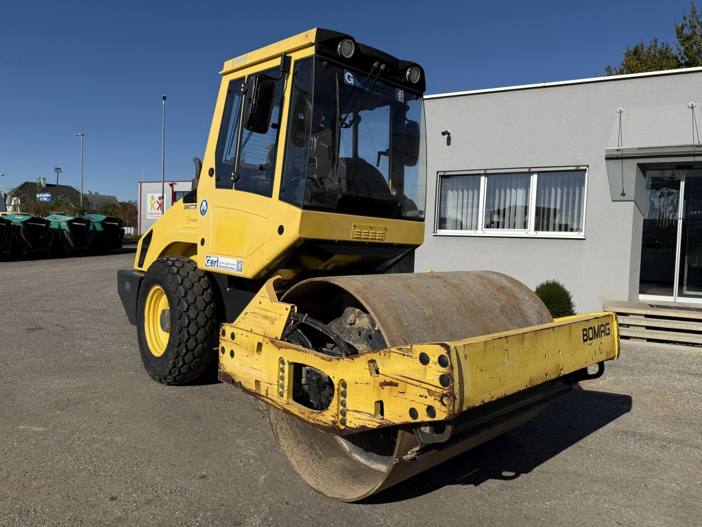 Bomag BW 177DH-4 (111742) - Compacteur à pieds de mouton/ Monocylindre: photos 5 Bomag BW 177DH-4 (111742) - Compacteur à pieds de mouton/ Monocylindre: photos 5