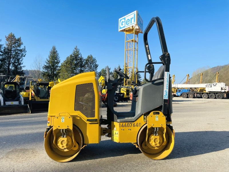 Caterpillar CB14B (3399) - Compacteur: photos 1 Caterpillar CB14B (3399) - Compacteur: photos 1