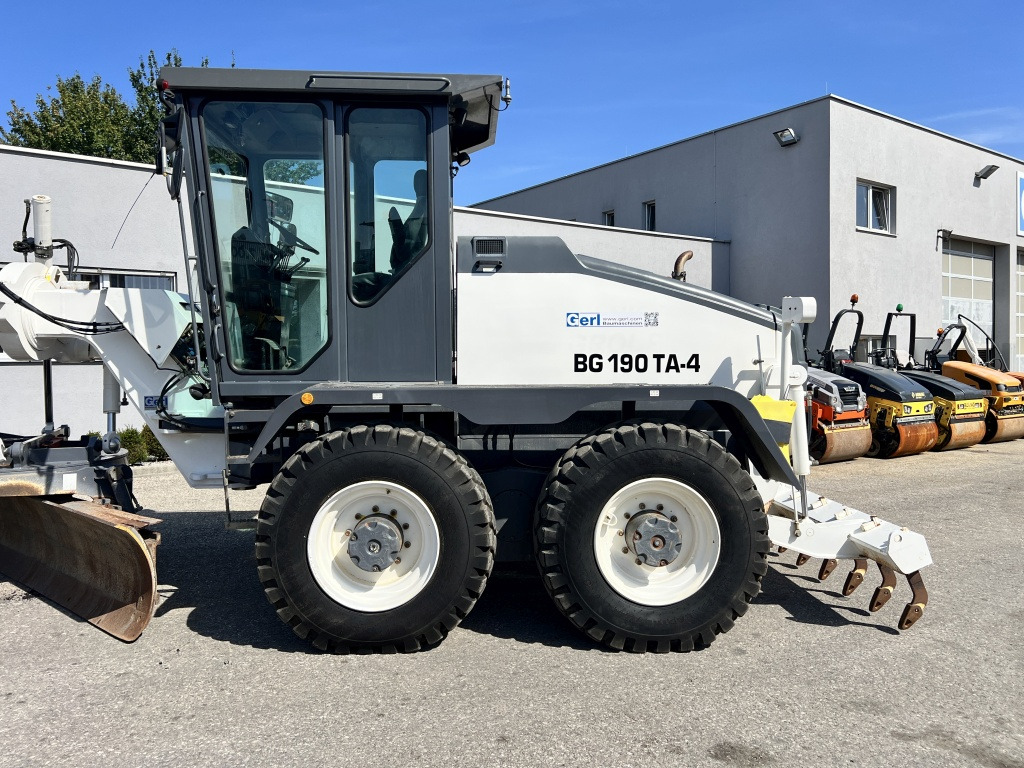 HBM Bomag BG 190TA-4 (111673) - Niveleuse: photos 2 HBM Bomag BG 190TA-4 (111673) - Niveleuse: photos 2