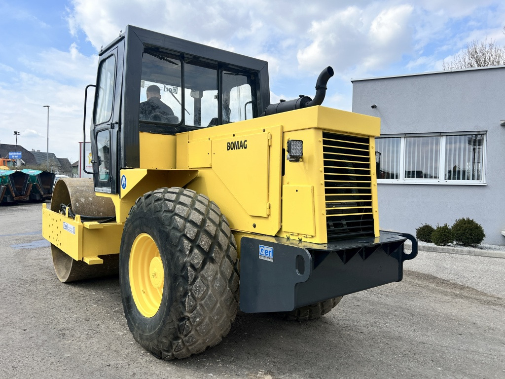 JCB Vibromax W 1402 D (111489) - Compacteur à pieds de mouton/ Monocylindre: photos 4 JCB Vibromax W 1402 D (111489) - Compacteur à pieds de mouton/ Monocylindre: photos 4
