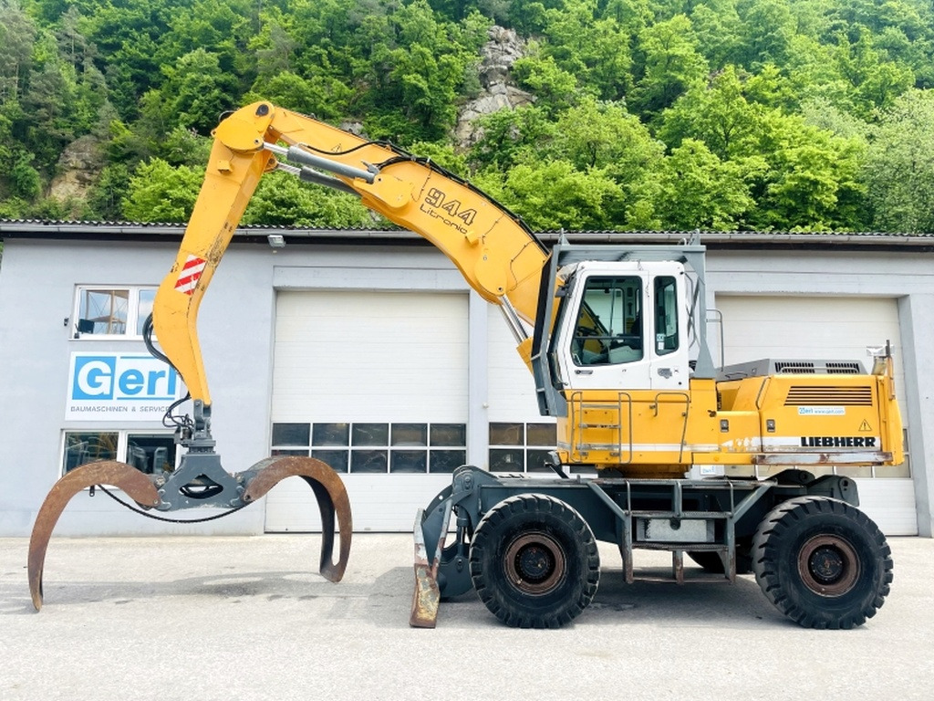 Liebherr A944B HD (3995) - Pelle de manutention: photos 1 Liebherr A944B HD (3995) - Pelle de manutention: photos 1