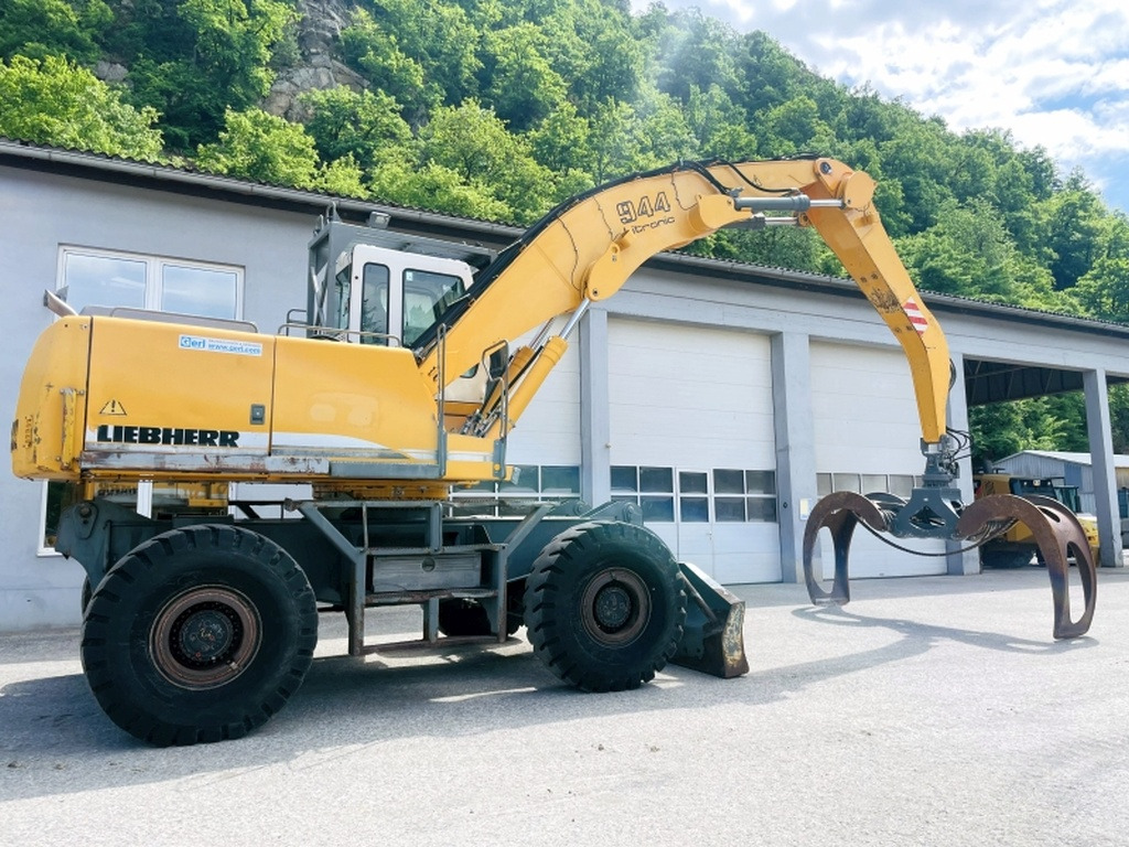 Liebherr A944B HD (3995) - Pelle de manutention: photos 2 Liebherr A944B HD (3995) - Pelle de manutention: photos 2
