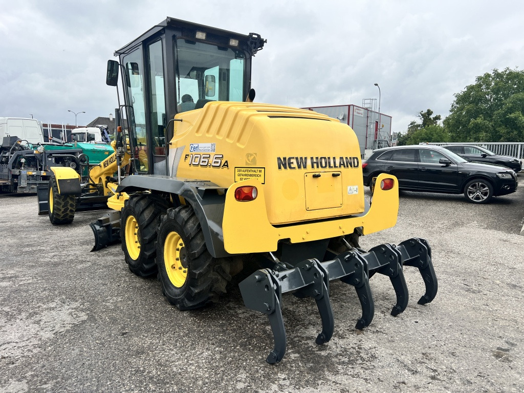 New Holland F 106.6 A (111602) - Niveleuse: photos 4 New Holland F 106.6 A (111602) - Niveleuse: photos 4