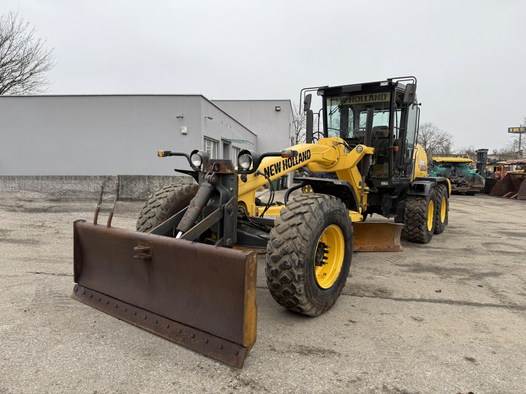 New Holland F 156.7A (111785) - Niveleuse: photos 3 New Holland F 156.7A (111785) - Niveleuse: photos 3