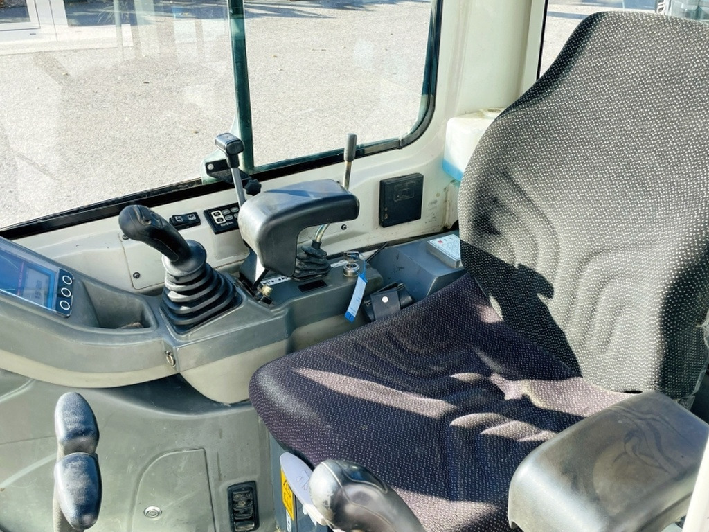 Takeuchi TB216 (4095) - Mini pelle: photos 5 Takeuchi TB216 (4095) - Mini pelle: photos 5