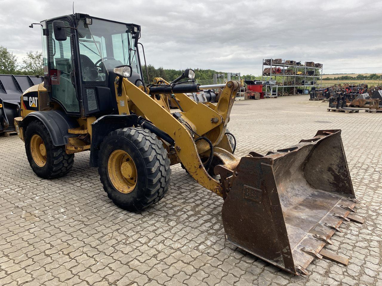 Caterpillar 908 H2 - Valet de ferme: photos 5 Caterpillar 908 H2 - Valet de ferme: photos 5
