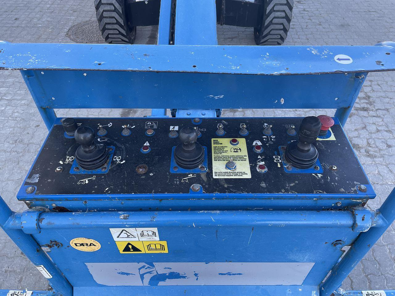 Genie S-60HC - Nacelle télescopique: photos 3 Genie S-60HC - Nacelle télescopique: photos 3