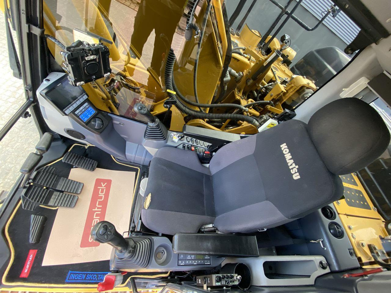 Komatsu PC210LC-11 - Pelle sur chenille: photos 3 Komatsu PC210LC-11 - Pelle sur chenille: photos 3