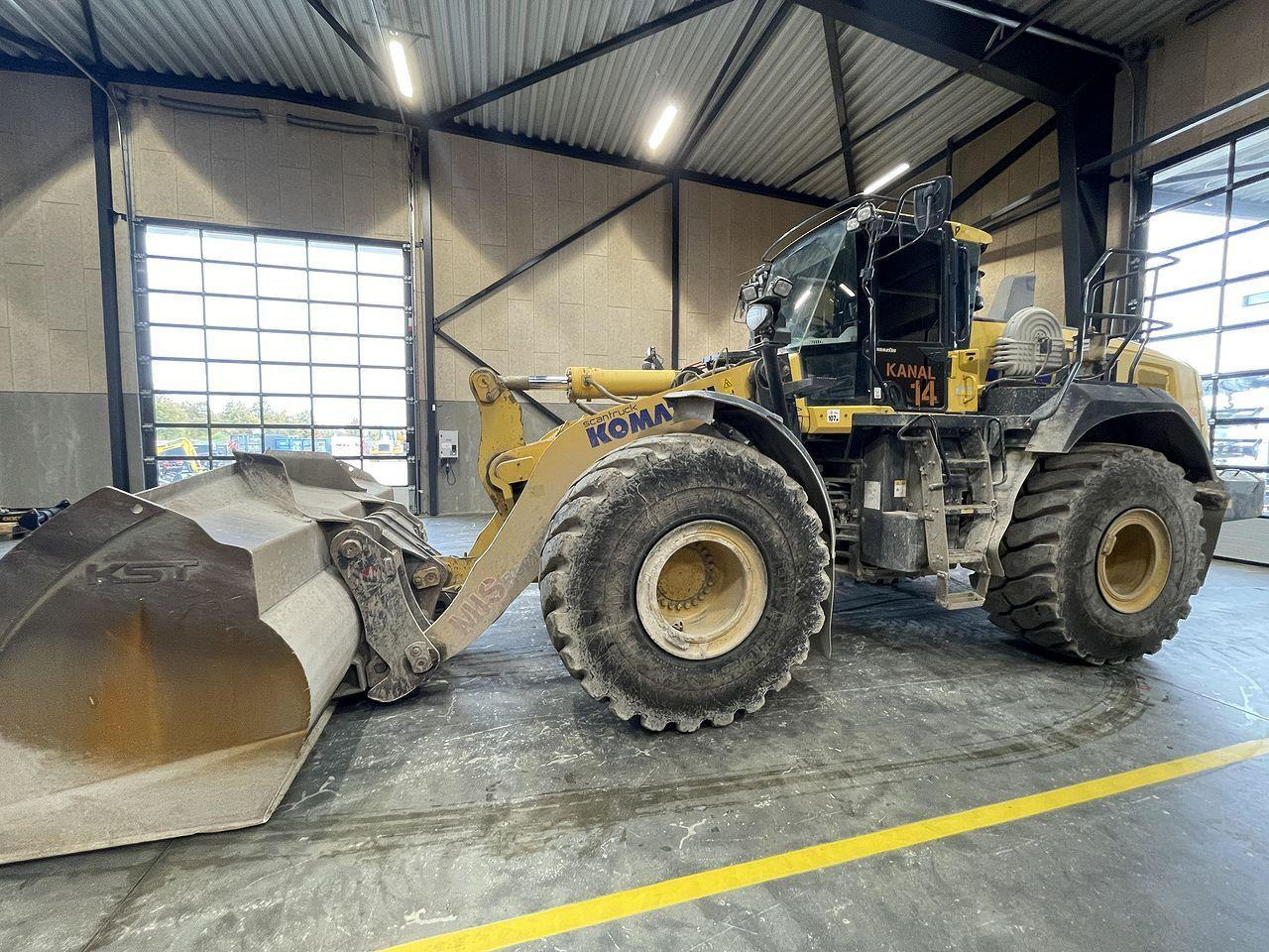 Komatsu WA475-10EO - Chargeuse sur pneus: photos 2 Komatsu WA475-10EO - Chargeuse sur pneus: photos 2