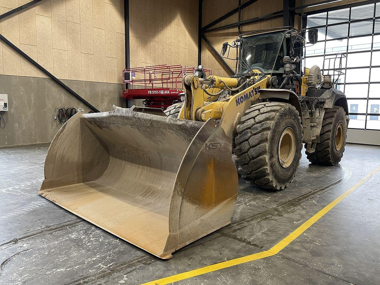 Komatsu WA475-10EO - Chargeuse sur pneus: photos 1 Komatsu WA475-10EO - Chargeuse sur pneus: photos 1