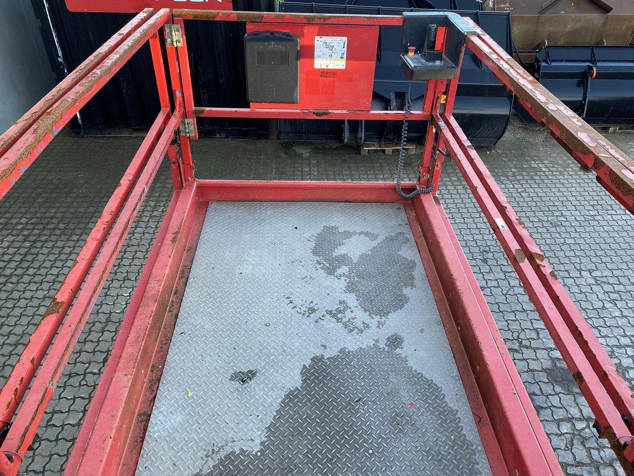 Manitou 140SC - Nacelle ciseaux: photos 3 Manitou 140SC - Nacelle ciseaux: photos 3