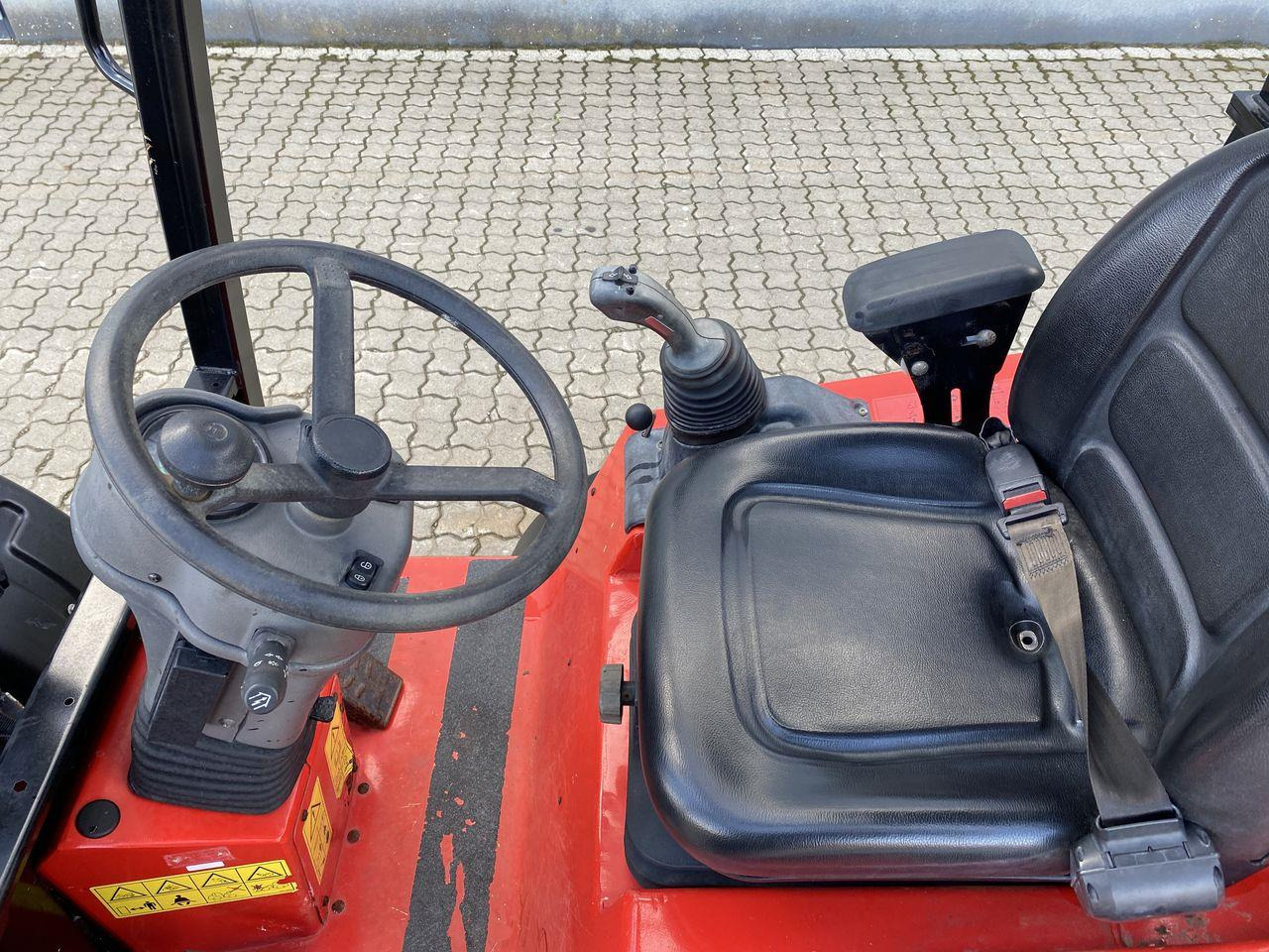 Manitou MLA 4-50H-4P - Valet de ferme: photos 3 Manitou MLA 4-50H-4P - Valet de ferme: photos 3