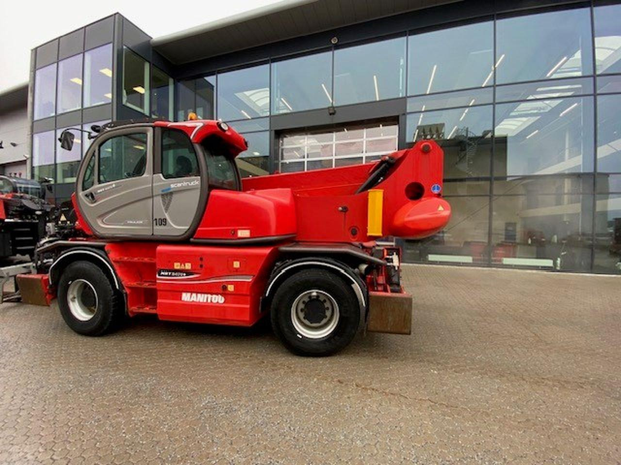 Manitou MRT2470P+ ST4 - Chariot télescopique: photos 2 Manitou MRT2470P+ ST4 - Chariot télescopique: photos 2