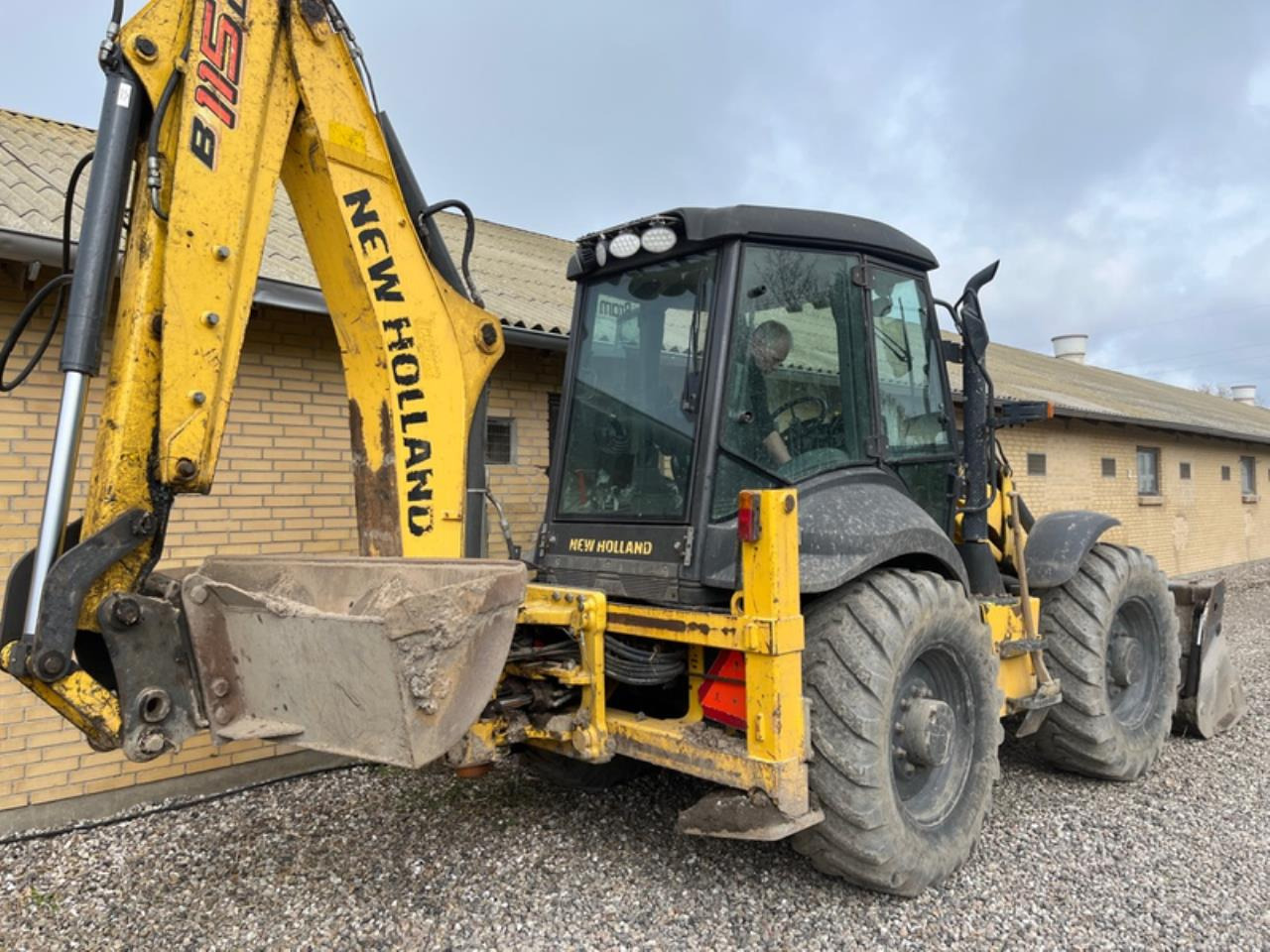 New Holland LB115 - Tractopelle: photos 2 New Holland LB115 - Tractopelle: photos 2
