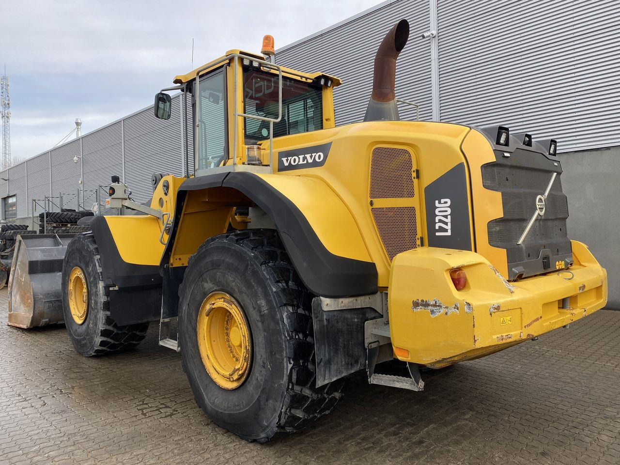 Volvo L220G - Chargeuse sur pneus: photos 2 Volvo L220G - Chargeuse sur pneus: photos 2