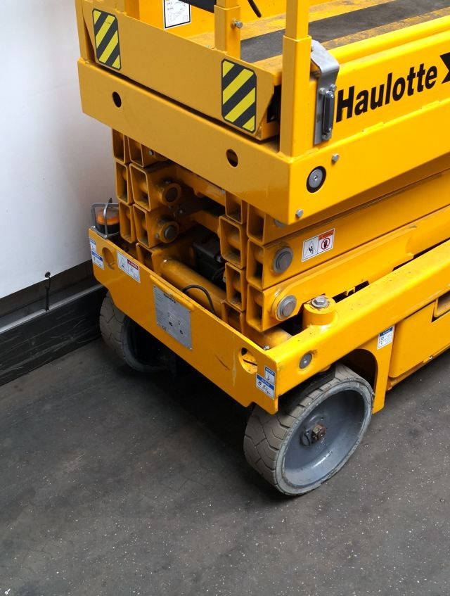 Haulotte Compact 10N - Nacelle ciseaux: photos 3 Haulotte Compact 10N - Nacelle ciseaux: photos 3