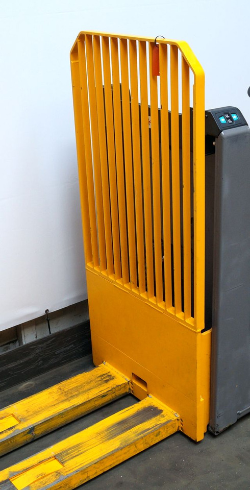 Jungheinrich ECE320 - Préparateur de commandes: photos 3 Jungheinrich ECE320 - Préparateur de commandes: photos 3