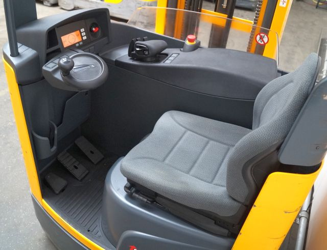 Jungheinrich ETV214 - Chariot à mât rétractable: photos 3 Jungheinrich ETV214 - Chariot à mât rétractable: photos 3