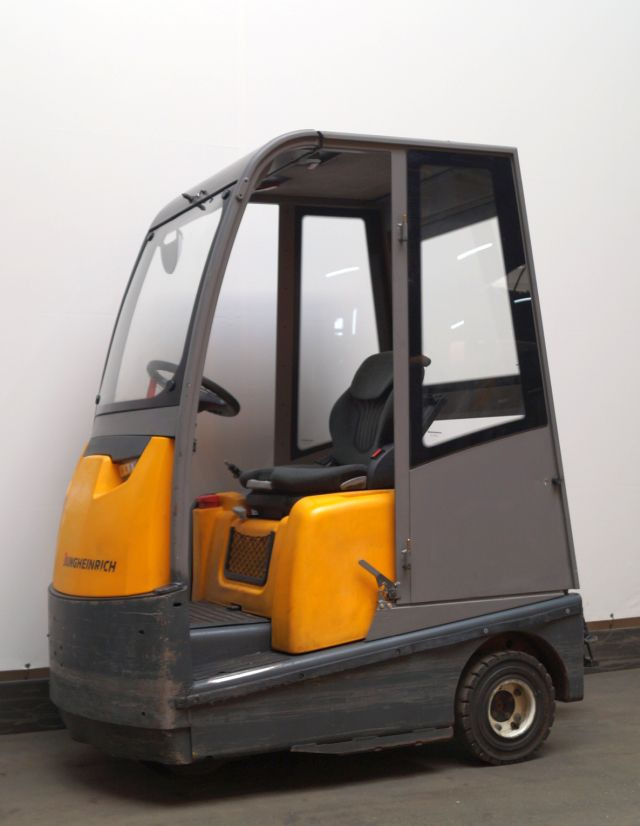 Jungheinrich EZS570 - Chariot tracteur: photos 1 Jungheinrich EZS570 - Chariot tracteur: photos 1