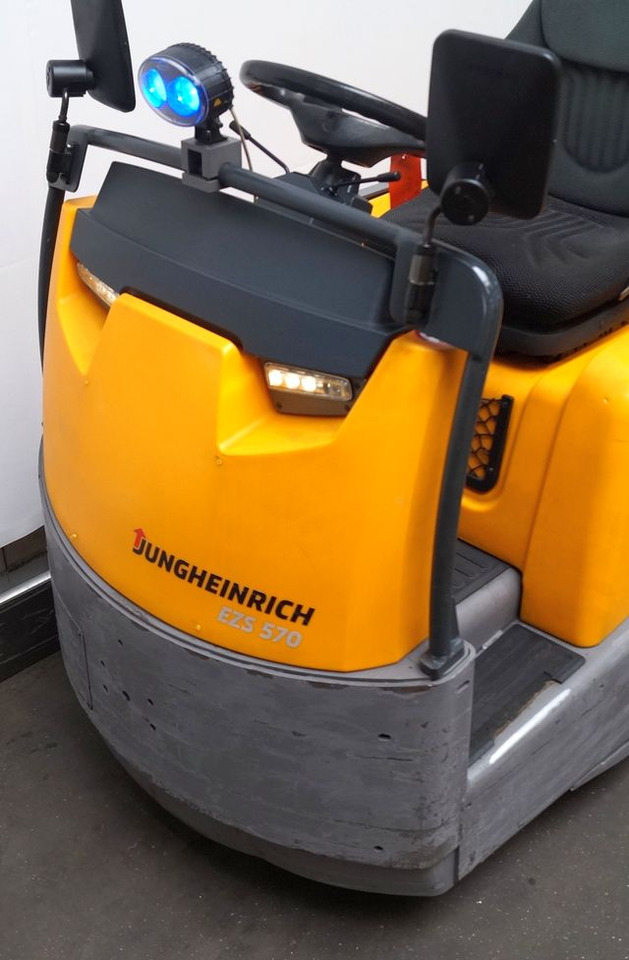 Jungheinrich EZS570 - Chariot tracteur: photos 3 Jungheinrich EZS570 - Chariot tracteur: photos 3