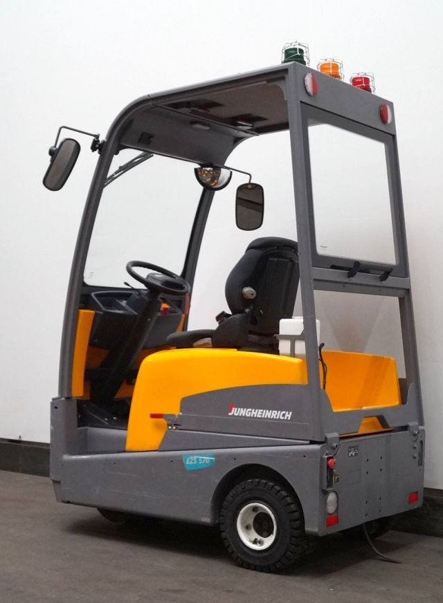 Jungheinrich EZS570 - Chariot tracteur: photos 2 Jungheinrich EZS570 - Chariot tracteur: photos 2