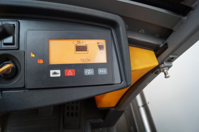 Jungheinrich EZS570 - Chariot tracteur: photos 4 Jungheinrich EZS570 - Chariot tracteur: photos 4