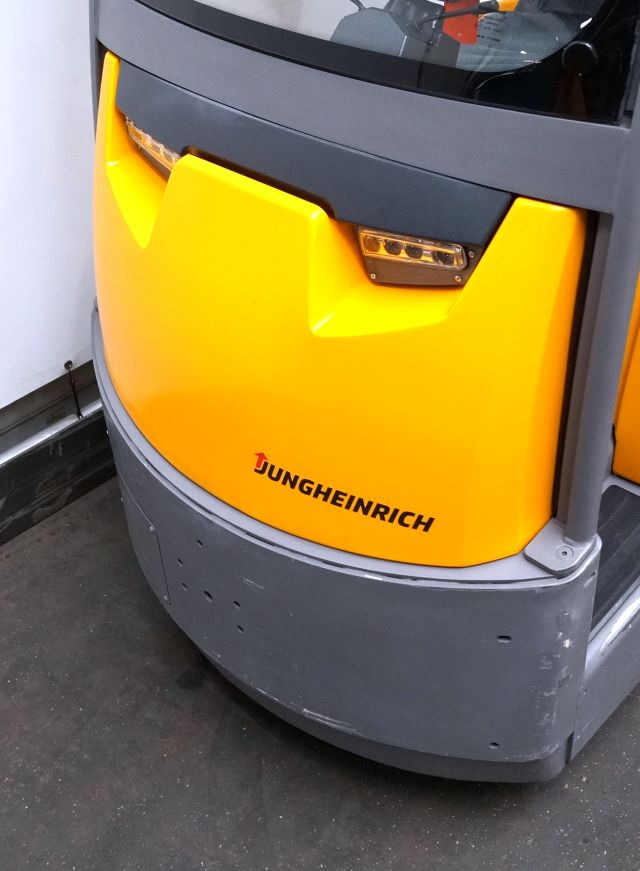 Jungheinrich EZS570 - Chariot tracteur: photos 3 Jungheinrich EZS570 - Chariot tracteur: photos 3