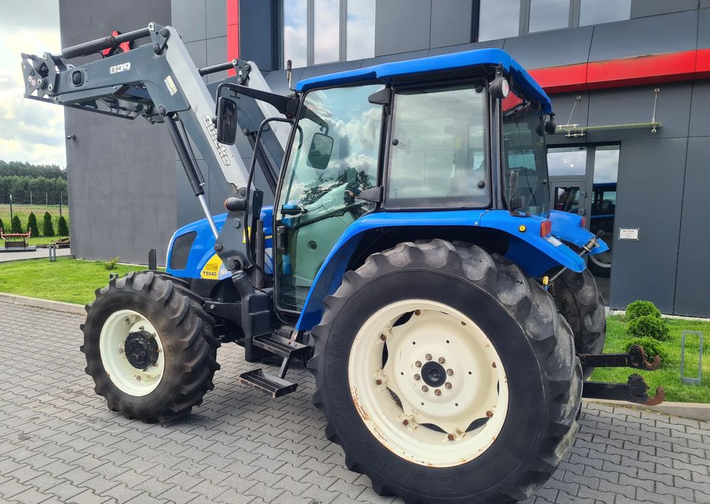 New Holland T5040 - Tracteur agricole: photos 3 New Holland T5040 - Tracteur agricole: photos 3