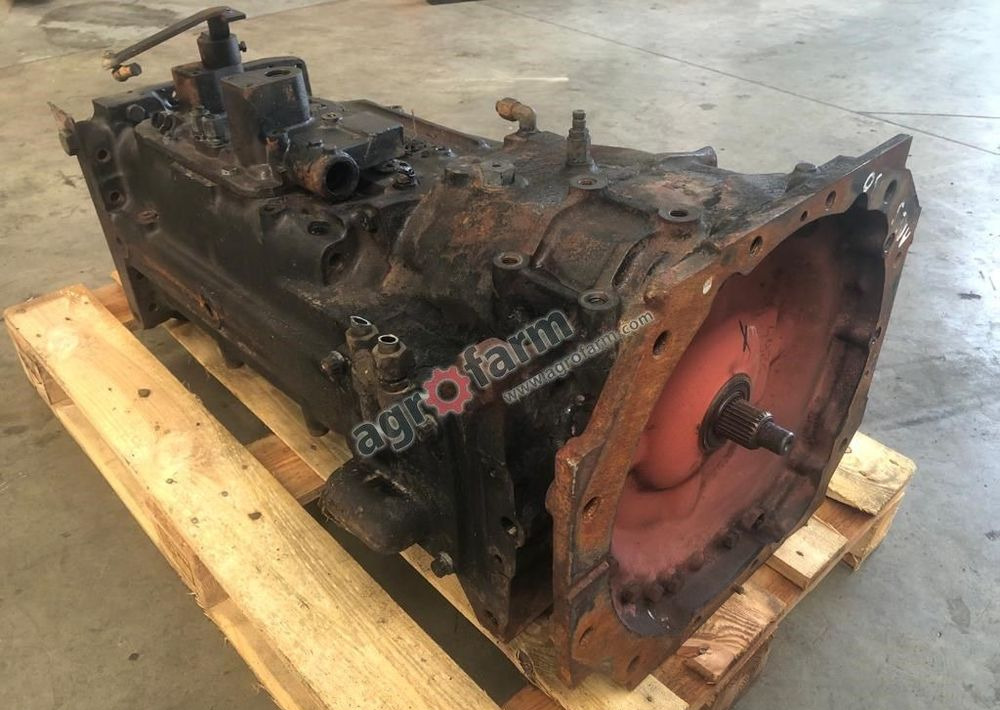 Skrzynia biegów Claas Ares 630 RZ 6005027780 - Boîte de vitesse: photos 2 Skrzynia biegów Claas Ares 630 RZ 6005027780 - Boîte de vitesse: photos 2