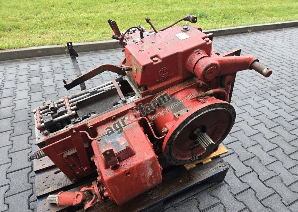 Skrzynia biegów, tylny most Case 1255 XL - Boîte de vitesse: photos 2 Skrzynia biegów, tylny most Case 1255 XL - Boîte de vitesse: photos 2