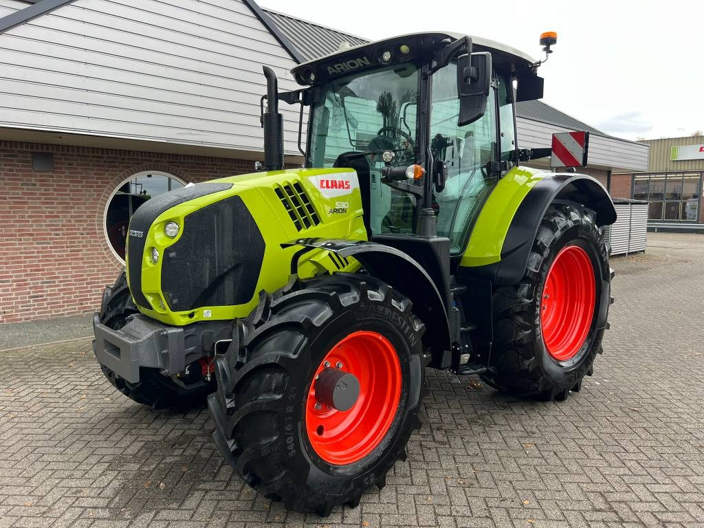 Claas Arion 530 CIS+ - Tracteur agricole: photos 1 Claas Arion 530 CIS+ - Tracteur agricole: photos 1