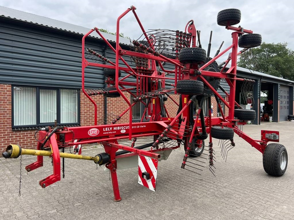 Lely Hibiscus 915 CD Vario - Faneuse: photos 1 Lely Hibiscus 915 CD Vario - Faneuse: photos 1