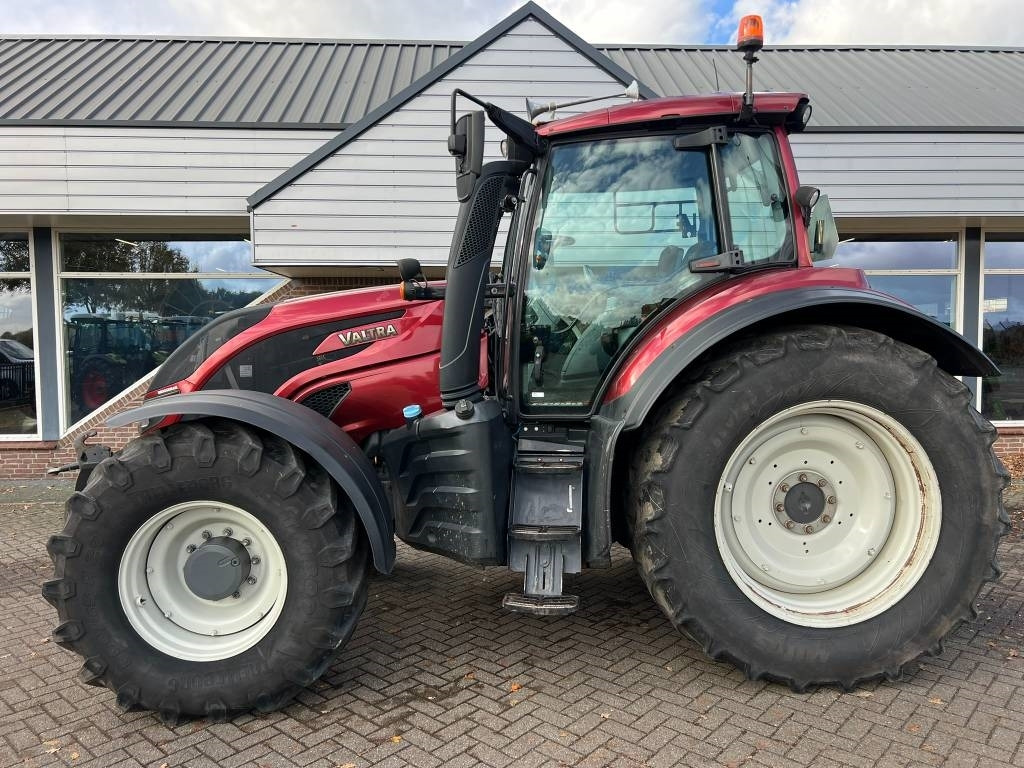 Valtra T 174 Versu - Tracteur agricole: photos 2 Valtra T 174 Versu - Tracteur agricole: photos 2