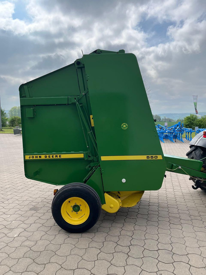 John Deere 550 - Presse à balles rondes: photos 3 John Deere 550 - Presse à balles rondes: photos 3