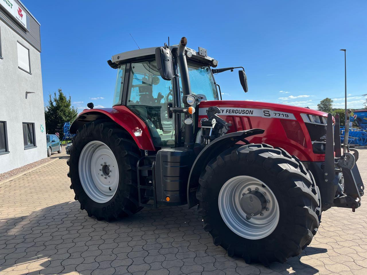 Massey Ferguson 7719 DynaVT - Tracteur agricole: photos 2 Massey Ferguson 7719 DynaVT - Tracteur agricole: photos 2