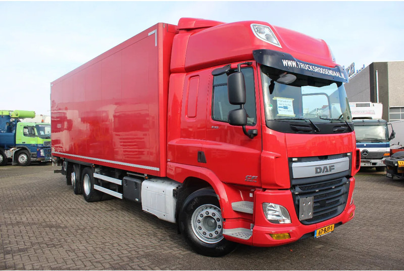 DAF CF 330 + 6X2 + LIFT - Camion fourgon: photos 3 DAF CF 330 + 6X2 + LIFT - Camion fourgon: photos 3
