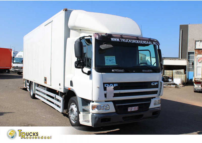 DAF CF 75.250 + LIFT - Camion fourgon: photos 1 DAF CF 75.250 + LIFT - Camion fourgon: photos 1
