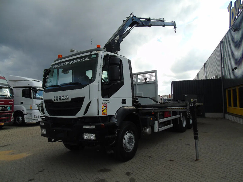 Iveco Eurotrakker 360 EEV + HIAB 144B- 2 + 6X4 + REMOTE + SPRING/BIG AXLE + EURO 5 - Camion grue: photos 3 Iveco Eurotrakker 360 EEV + HIAB 144B- 2 + 6X4 + REMOTE + SPRING/BIG AXLE + EURO 5 - Camion grue: photos 3