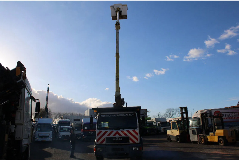 MAN 14.224 + EURO 2 + PTO + EFFER 95 / 2S + 11.5meter platform - Camion grue: photos 3 MAN 14.224 + EURO 2 + PTO + EFFER 95 / 2S + 11.5meter platform - Camion grue: photos 3