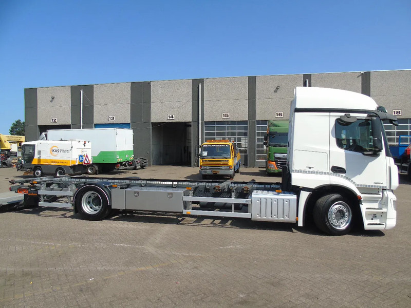 Mercedes-Benz Actros 1924 + lift + euro 6 - Camion porte-conteneur/ Caisse mobile: photos 3 Mercedes-Benz Actros 1924 + lift + euro 6 - Camion porte-conteneur/ Caisse mobile: photos 3