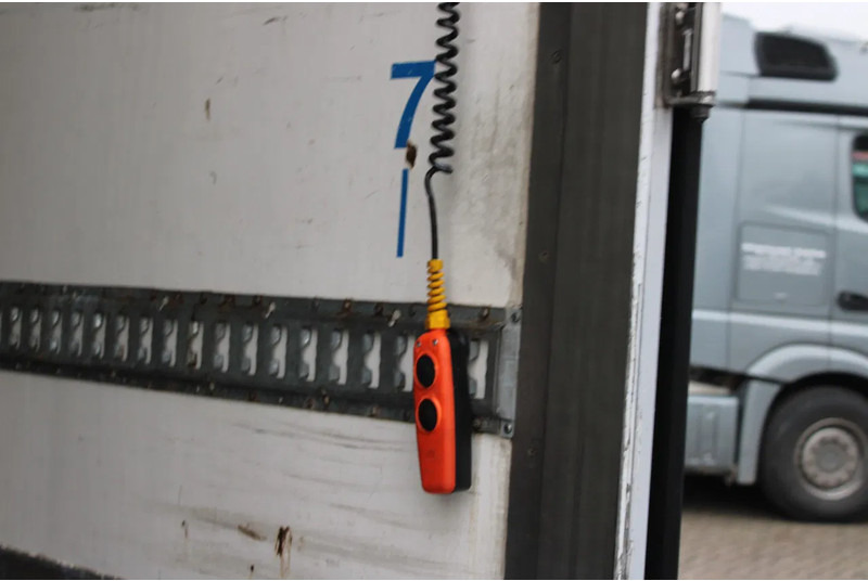 Camion frigorifique Mercedes-Benz Actros 2027 + EURO 6 + 19T: photos 14