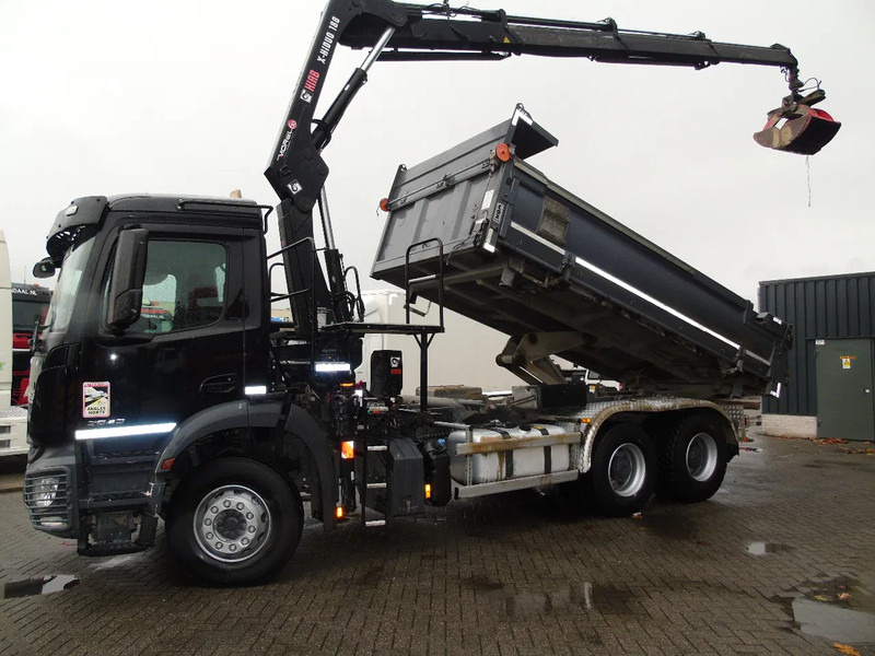 Mercedes-Benz Arocs 2643 + HIAB + 3 SIDE TIPPER - Camion grue: photos 3 Mercedes-Benz Arocs 2643 + HIAB + 3 SIDE TIPPER - Camion grue: photos 3