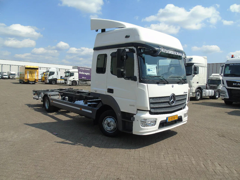 Mercedes-Benz Atego 1218 + EURO 6 + 5 PERS + BDF + LIFT - Camion porte-conteneur/ Caisse mobile: photos 2 Mercedes-Benz Atego 1218 + EURO 6 + 5 PERS + BDF + LIFT - Camion porte-conteneur/ Caisse mobile: photos 2